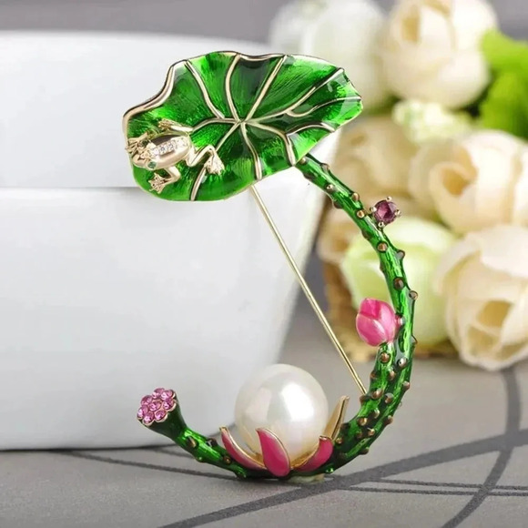 VQ Frog on Lotus Flower Brooch - Picture 2 of 8